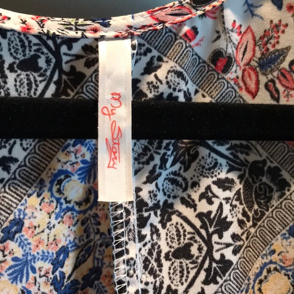 In The Wind - Picture 3 of 4